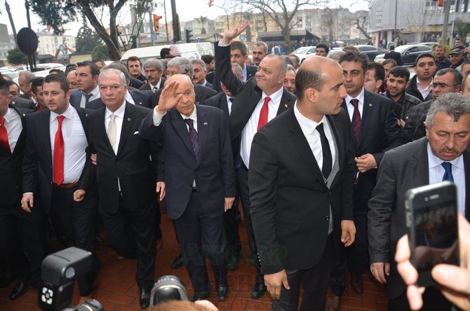 MHP LİDERi DEVLET BAHÇELİ AKHİSARLILAR İLE BULUŞTU